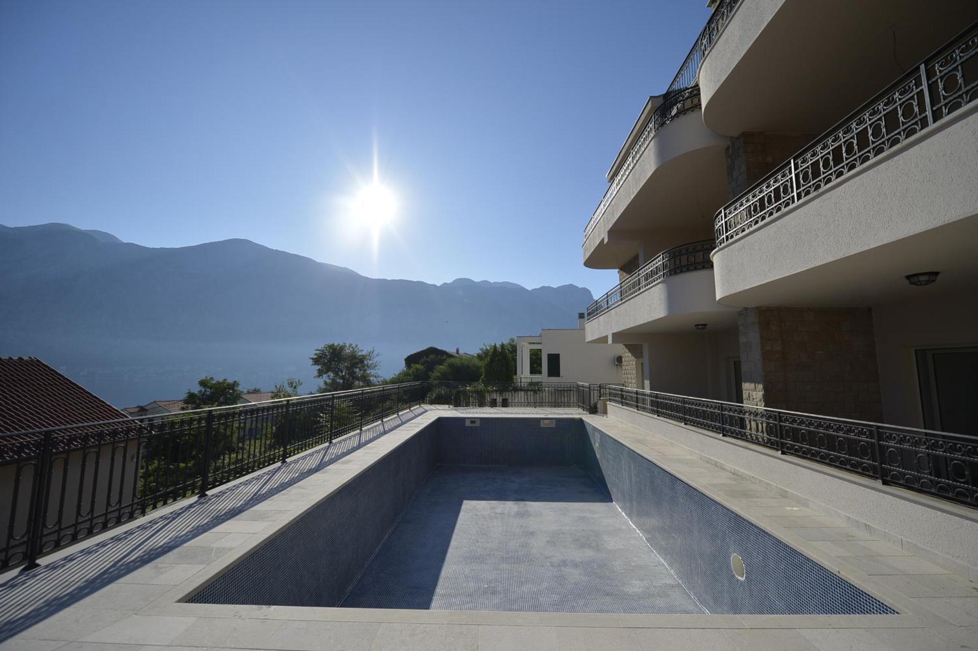Luxurious 3-Bedroom Apartment By Mn Property Κότορ Εξωτερικό φωτογραφία