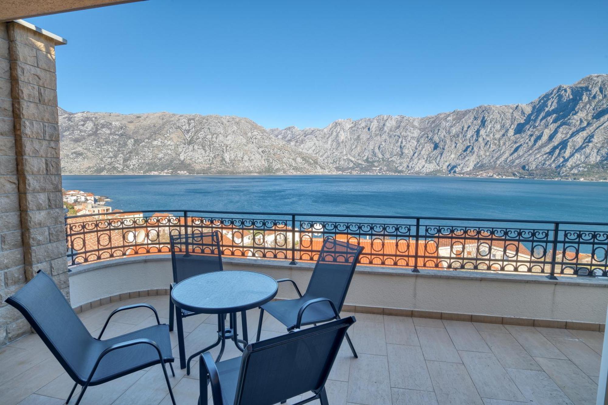 Luxurious 3-Bedroom Apartment By Mn Property Κότορ Εξωτερικό φωτογραφία