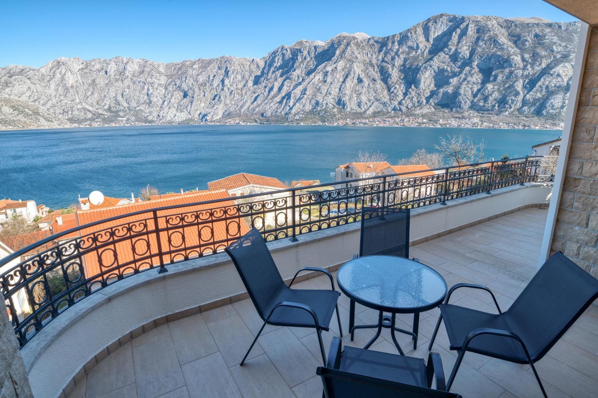 Luxurious 3-Bedroom Apartment By Mn Property Κότορ Εξωτερικό φωτογραφία