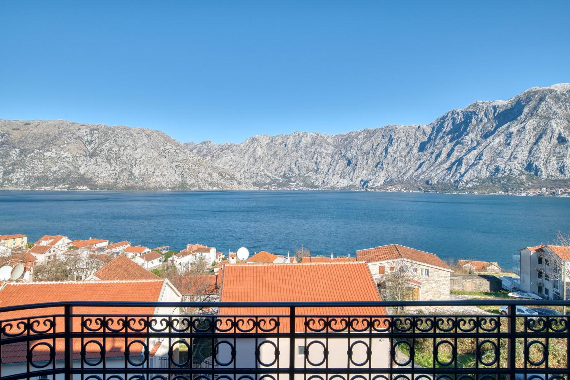 Luxurious 3-Bedroom Apartment By Mn Property Κότορ Εξωτερικό φωτογραφία
