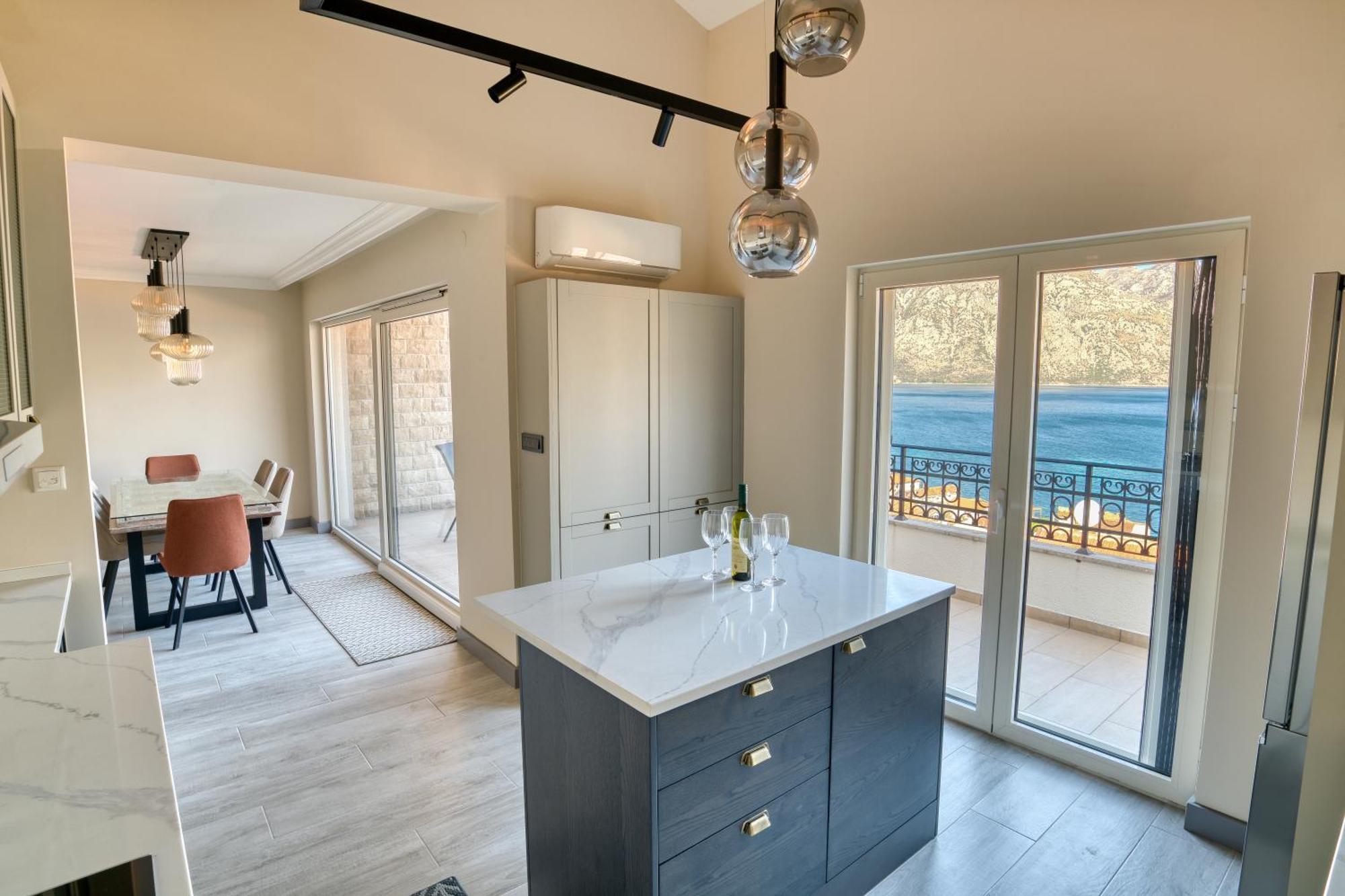 Luxurious 3-Bedroom Apartment By Mn Property Κότορ Εξωτερικό φωτογραφία