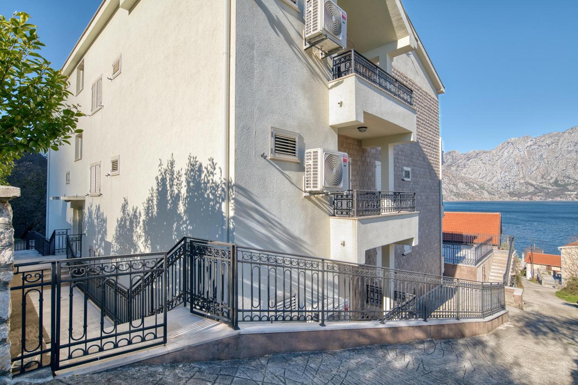Luxurious 3-Bedroom Apartment By Mn Property Κότορ Εξωτερικό φωτογραφία