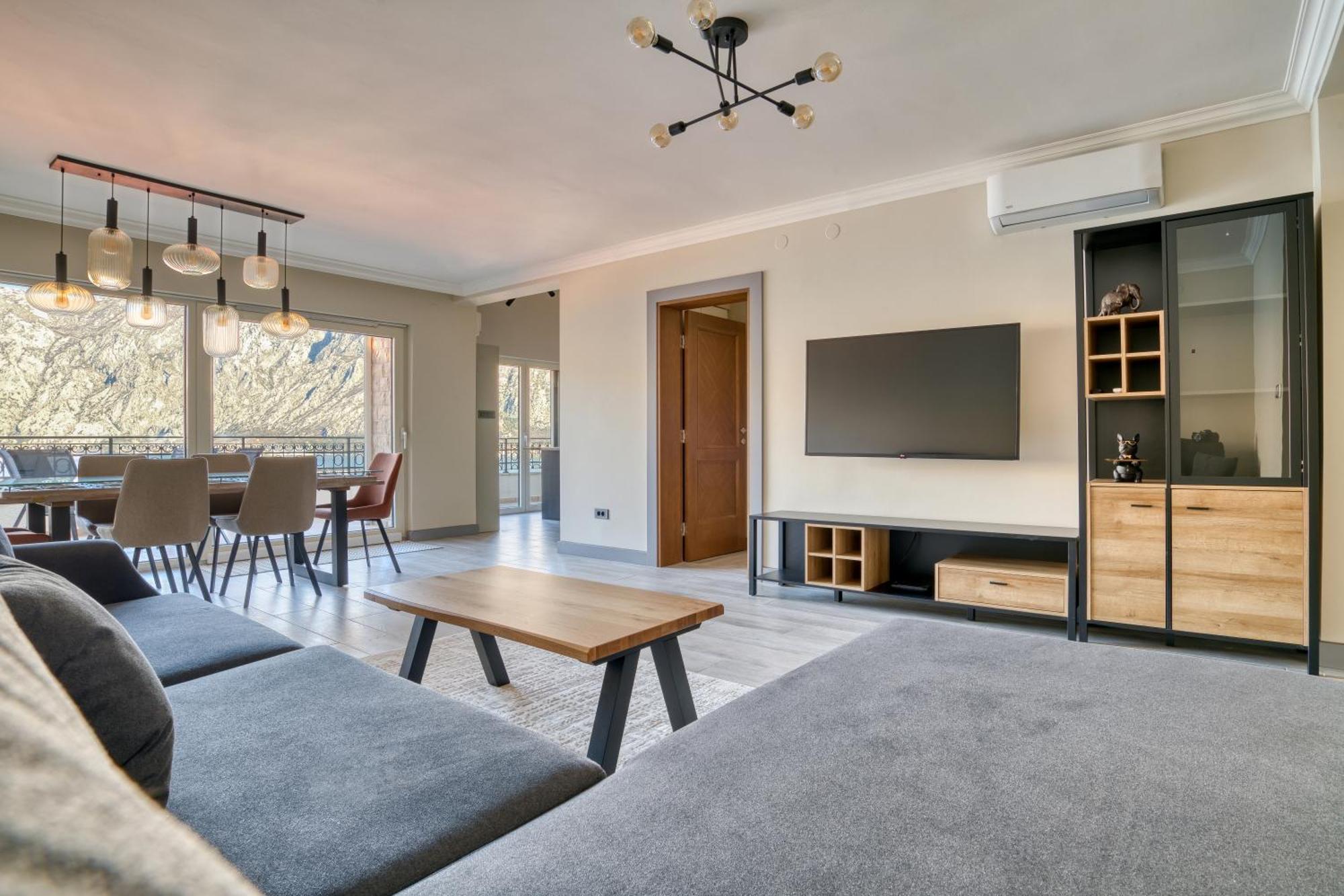 Luxurious 3-Bedroom Apartment By Mn Property Κότορ Εξωτερικό φωτογραφία