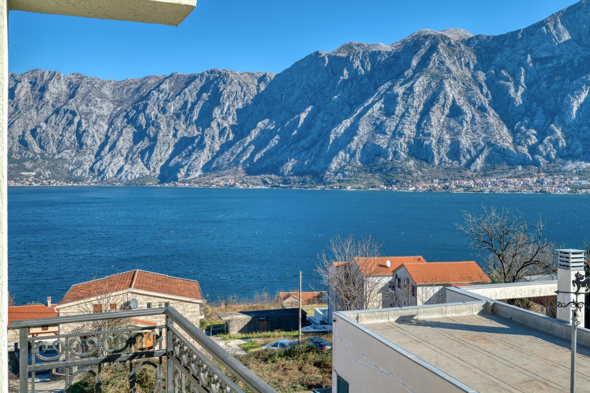 Luxurious 3-Bedroom Apartment By Mn Property Κότορ Εξωτερικό φωτογραφία
