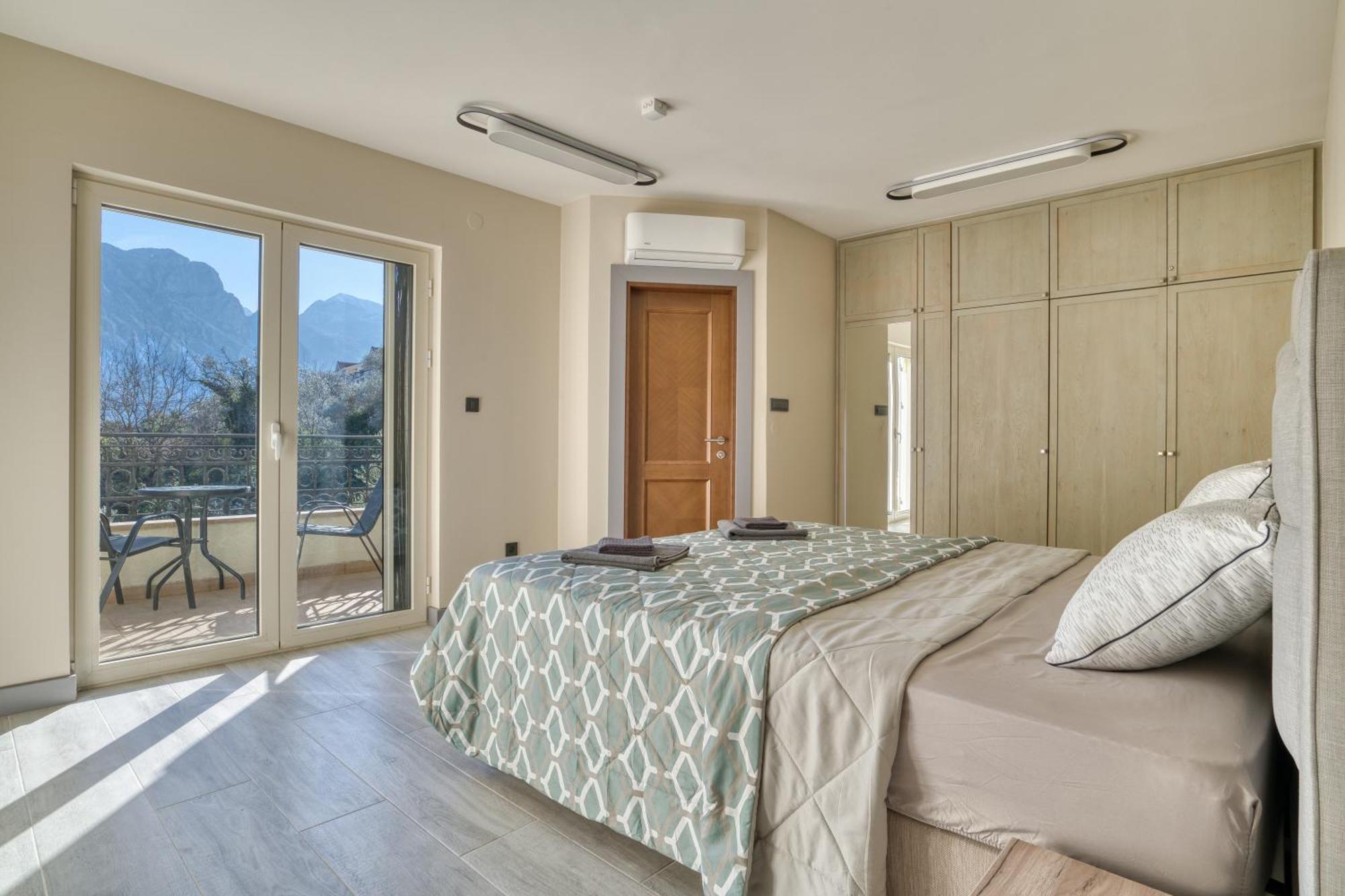Luxurious 3-Bedroom Apartment By Mn Property Κότορ Εξωτερικό φωτογραφία