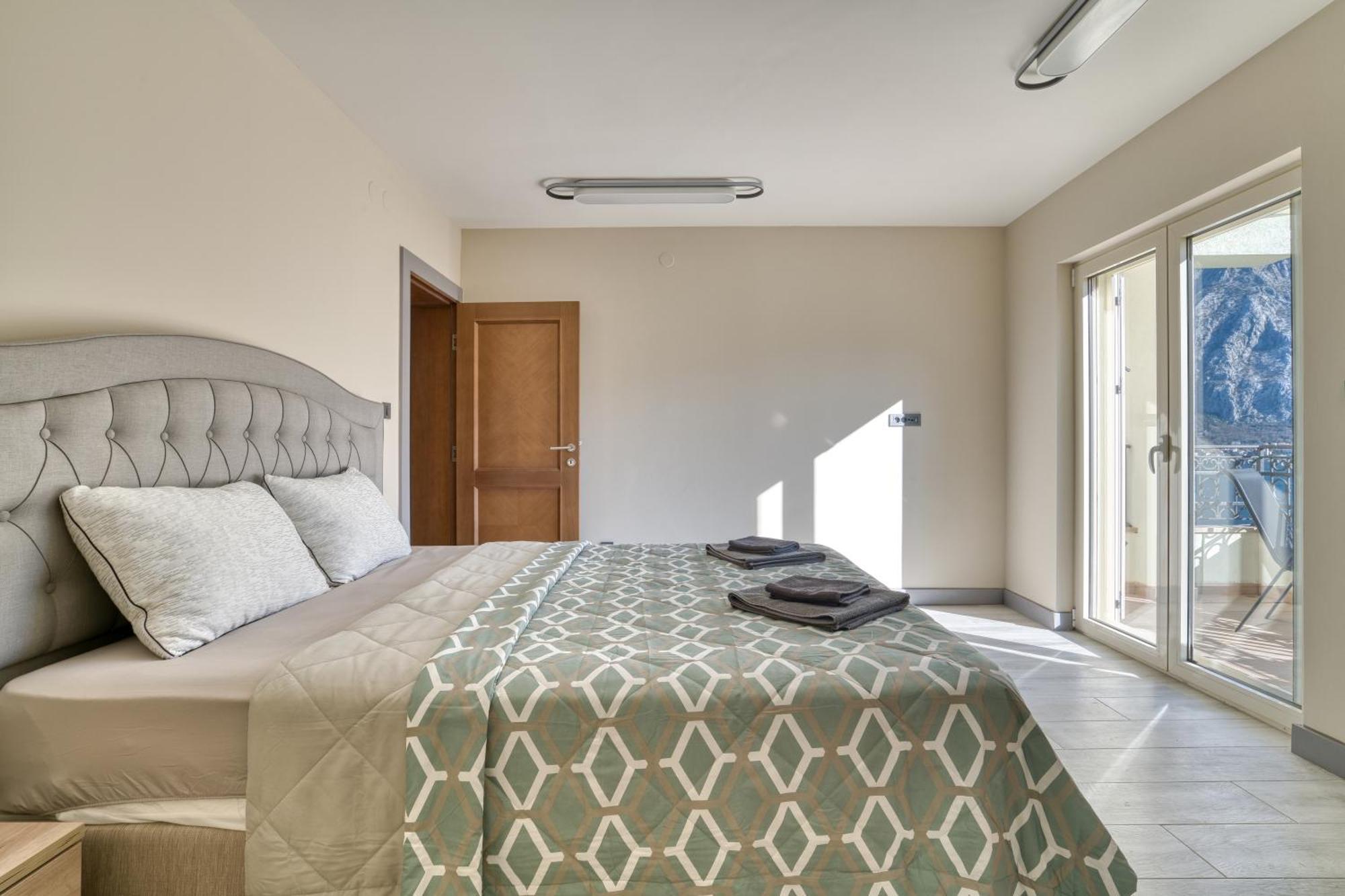Luxurious 3-Bedroom Apartment By Mn Property Κότορ Εξωτερικό φωτογραφία