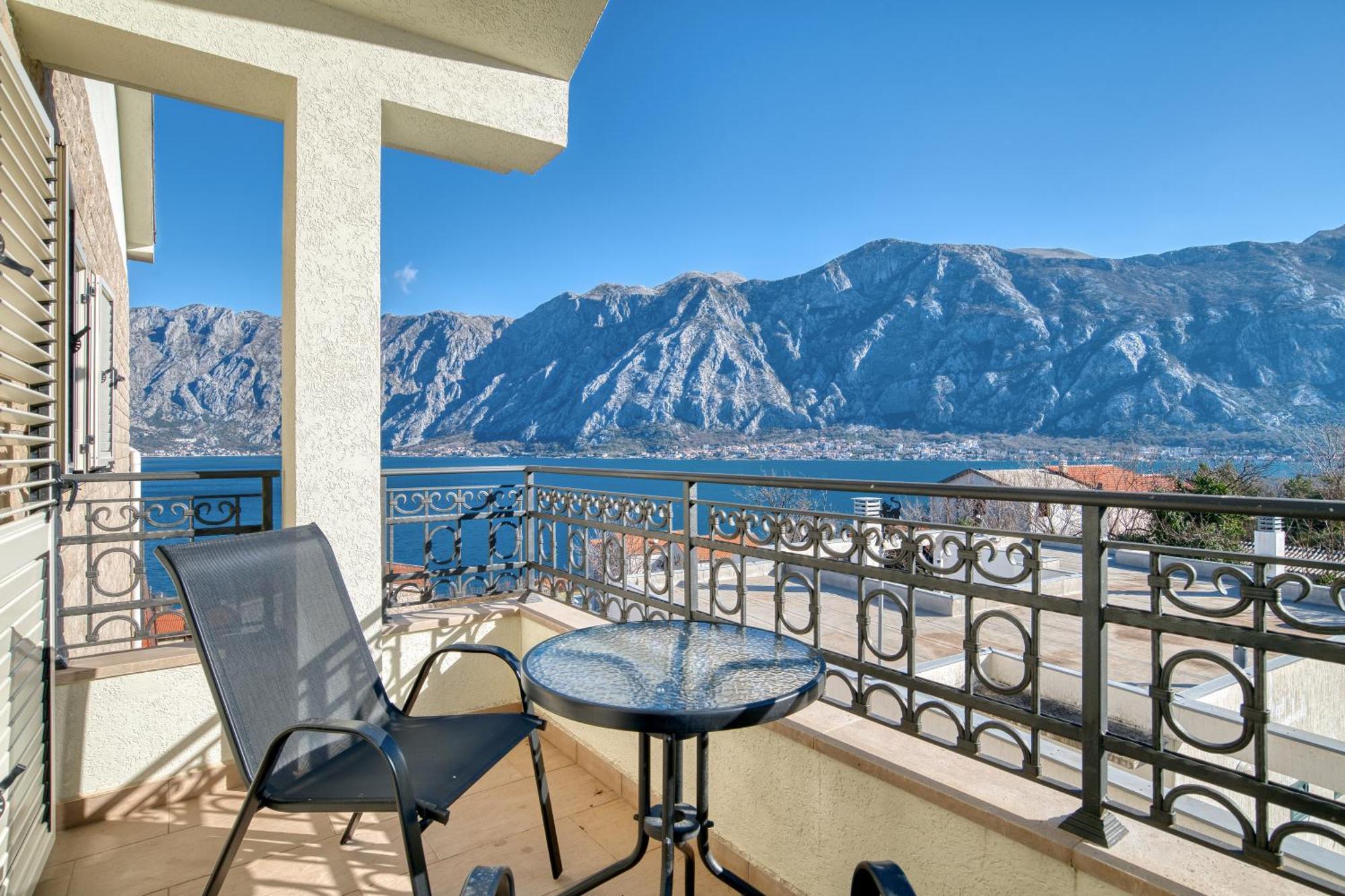 Luxurious 3-Bedroom Apartment By Mn Property Κότορ Εξωτερικό φωτογραφία