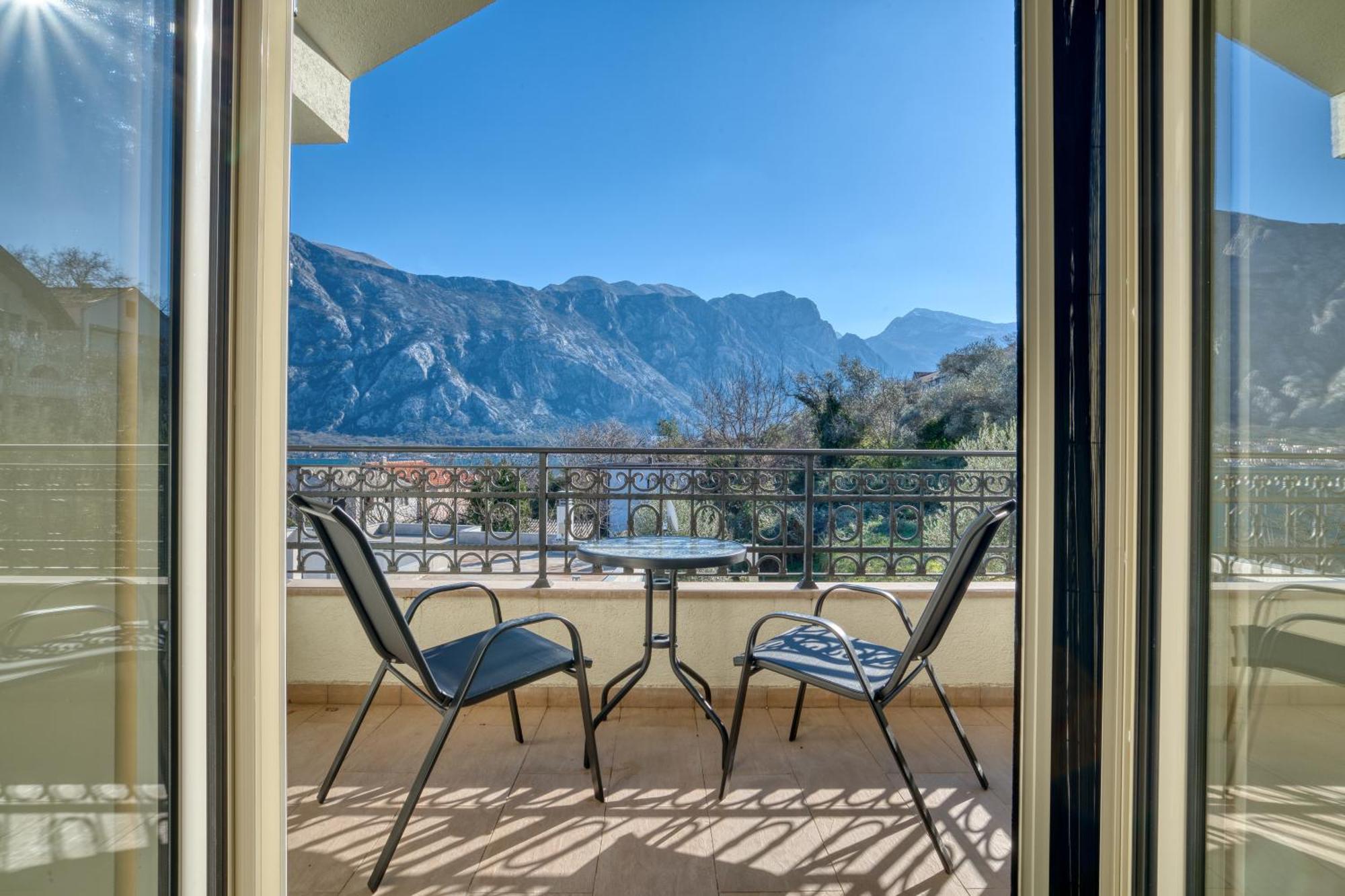 Luxurious 3-Bedroom Apartment By Mn Property Κότορ Εξωτερικό φωτογραφία