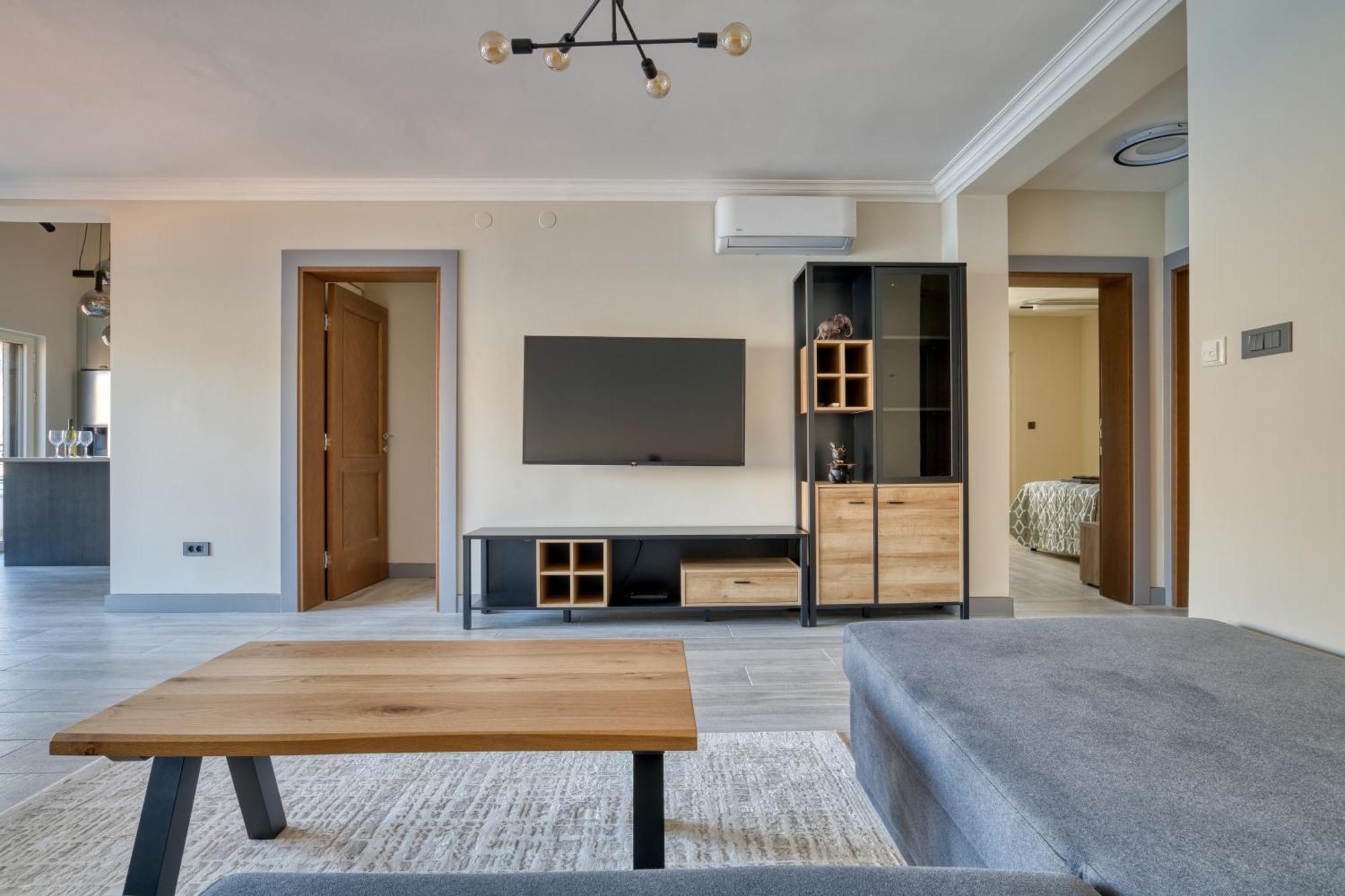 Luxurious 3-Bedroom Apartment By Mn Property Κότορ Εξωτερικό φωτογραφία