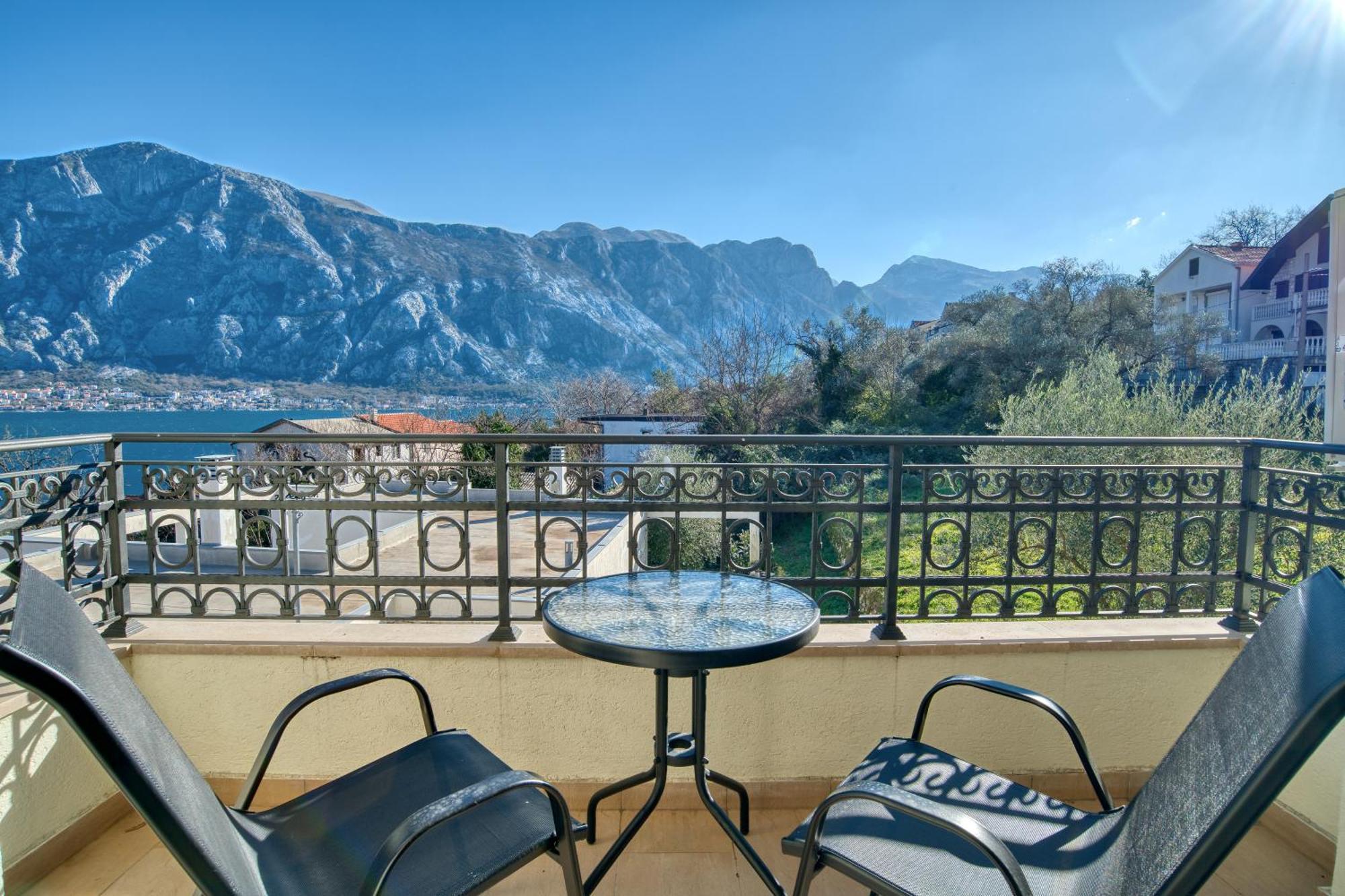Luxurious 3-Bedroom Apartment By Mn Property Κότορ Εξωτερικό φωτογραφία